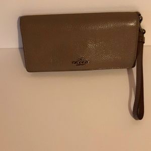 Coach Wallet.  SMOKE FREE HOME